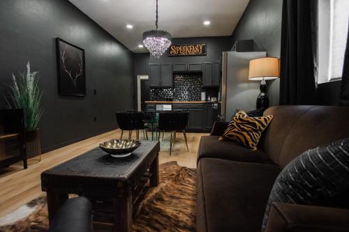 Speakeasy Suite at ArnoTriplex!