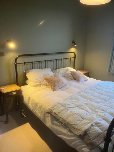 Spacious 4 Bed House Ideal for Races gîte à louer Cheltenham Spa Railway Station