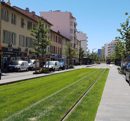 Maison calme avec jardin, proche des transports in Nizza