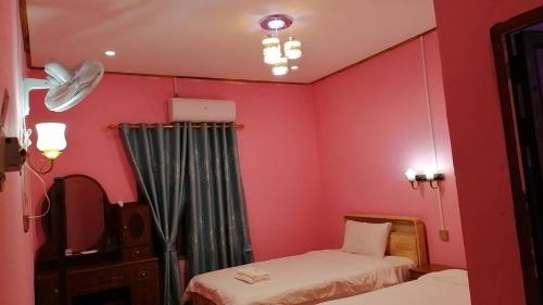 1 king bed, 2 double beds