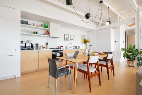 Sun-Splashed Art Deco Loft - Yoga Zone, Hackney, Londyn (zdjęcie 11)