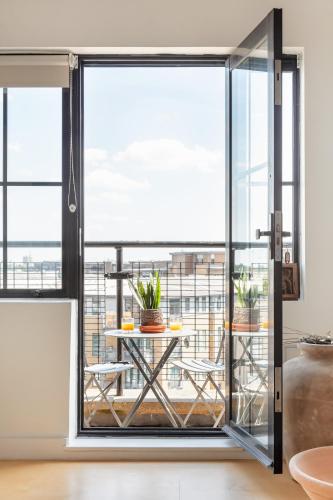 Sun-Splashed Art Deco Loft - Yoga Zone, Hackney, Londyn (zdjęcie 7)