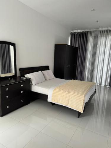Pearl white residency