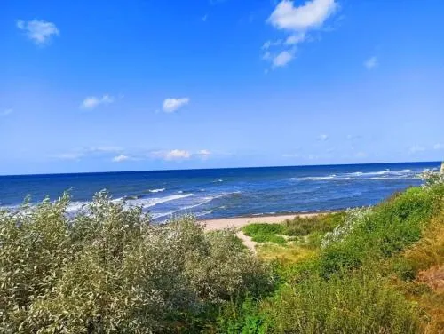 HausLIEBLINGSPLATZ - am Meer - Luxus Villa mit 4 Schlafzimmern, 3 Badezimmern Sauna, Kamin, Weber-Grill und Wallbox in Dranske, Deutschland