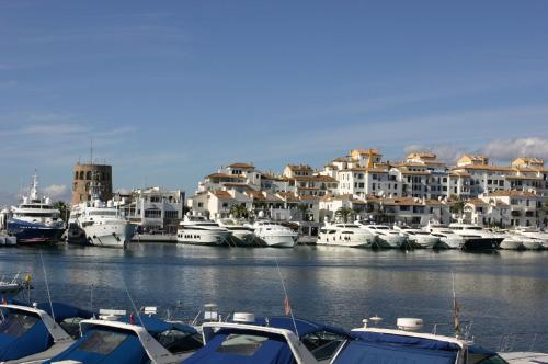 Beachside Puerto Banus Stunning Apartment 212 - image 2