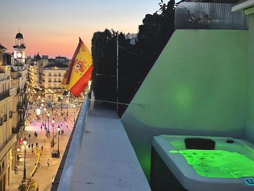 Piso Ático con Terraza y Jacuzzi con vistas a Sol en Madrid Centro, Madrid (foto 10)