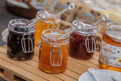 Food and beverages, HOTEL GARNi NORMA in Palu