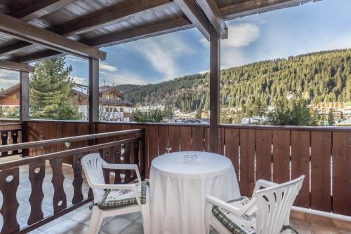 Balcony/terrace, HOTEL GARNi NORMA in Palu