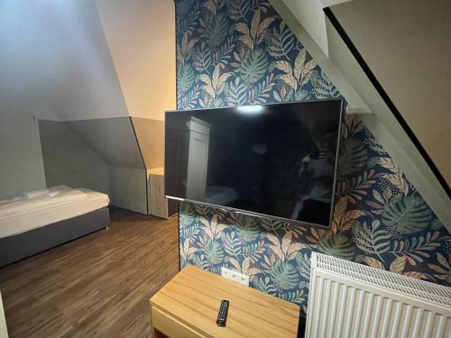3 twin beds