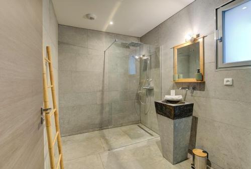 Villa Atea - piscine- 11 voyageurs Villa Atea - piscine- 11 voyageurs