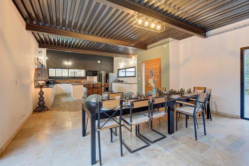 Villa Atea - piscine- 11 voyageurs Villa Atea - piscine- 11 voyageurs