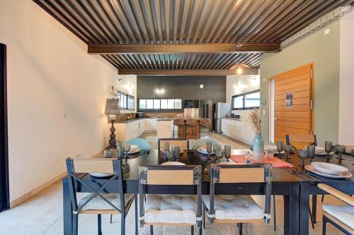 Villa Atea - piscine- 11 voyageurs Villa Atea - piscine- 11 voyageurs