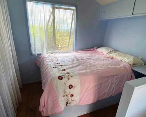 Miranda Cabin 1 Bedroom, Sleeps 4, No Wifi, Outside Bathroom, No running water in cabin in Miranda