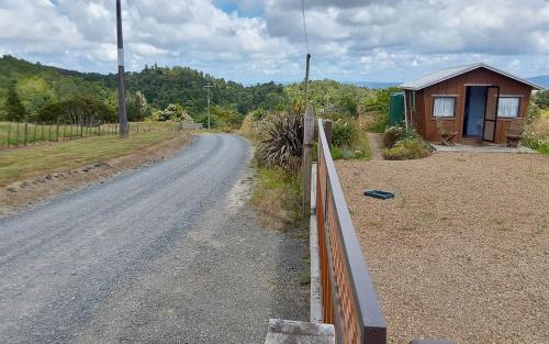 A szálláshely kívülről, Miranda Cabin 1 Bedroom, Sleeps 4, No Wifi, Outside Bathroom, No running water in cabin in Miranda
