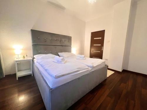 Großes, vollausgestattes Apartment fur 5 Personen mit WLAN, vollausgestatteter Kuche, Waschmaschine  in 克里米喬