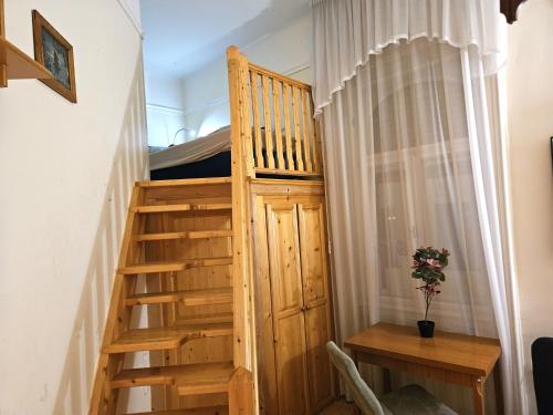 Cozy apartment and Rooms near Kalvin square 2