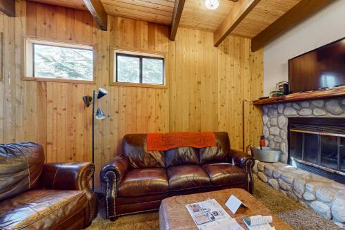 Strawberry Creek Cabin in Idyllwild, USA