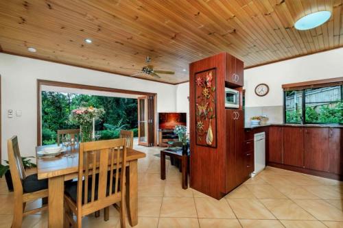 Secluded Romantic Getaway For Two - Kuranda Queensland in Kuranda