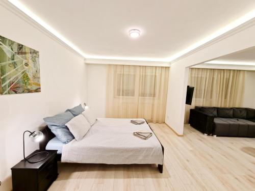 Modern Central Apartments RENOVATED - image 3
