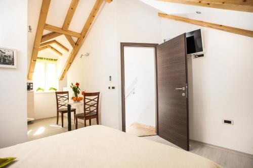 Apartments & Room Kartolina, Split (photo 8)