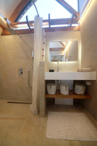 Tiki Beach Moorea , Piscine & Petit Déjeuner