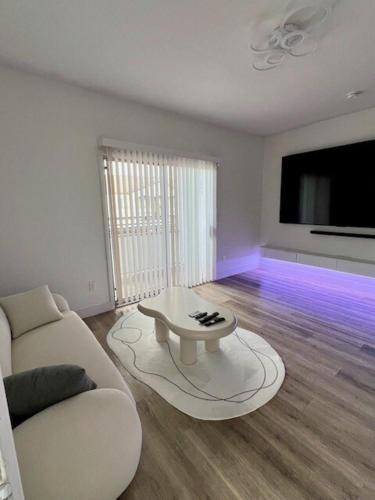 Newly Upgraded 2bed 2bath Condo!