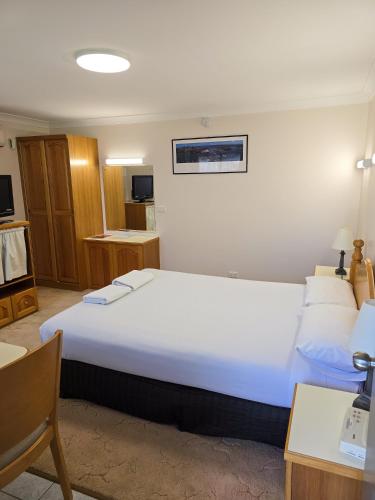Tumut Valley Motel Room Type - Deluxe Queen Room