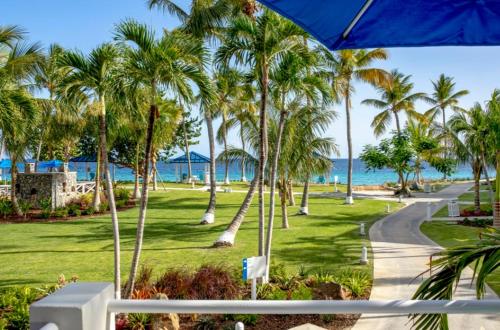 Apkārtne, St Thomas Luxury Beach Resort in Bellevue