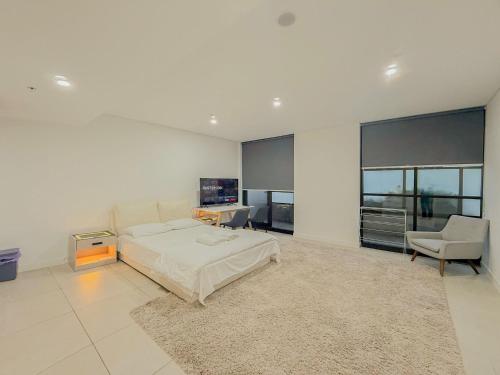 Burwood Studios - image 6