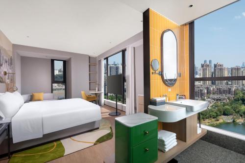 630953836 Holiday Inn Express Chongqing Nanbin Road by IHG