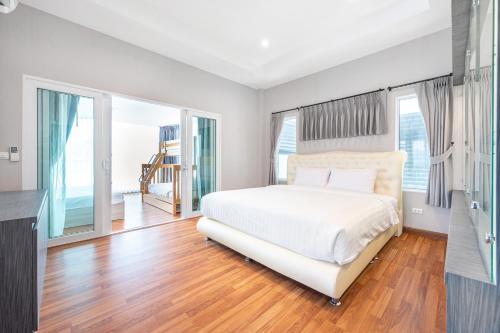Moon Shade Pool Villa Pattaya in Bang La Mung