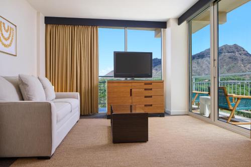 Diamond Head View Junior Suite room in Kaimana Beach Hotel