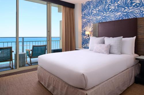 Ocean View Queen room in Kaimana Beach Hotel