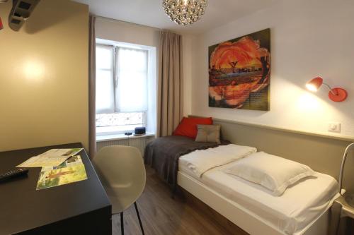 Hotel Roses - image 14