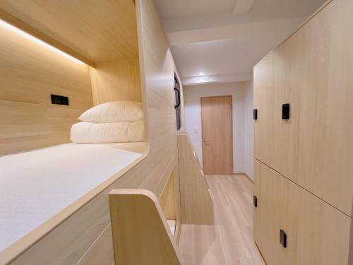 Snowball Hostel near Alpine Visitor Center