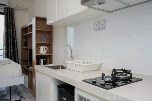 Elegant and Comfortable Studio Sky House BSD Apartment By Travelio