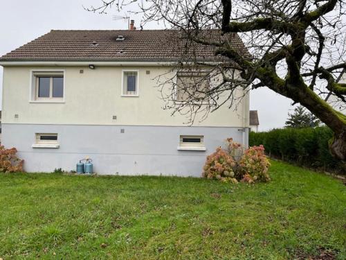 Maison avec jardin proche circuit des 24h in Monce-en-Belin