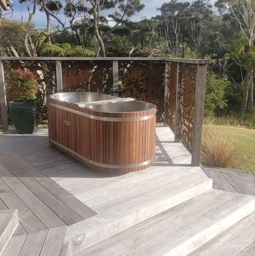 Bethells Luxury Retreat - Auckland Glamping in وايتاكير