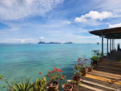 Widok, Bigfin water bungalow in Pulau Bum Bum