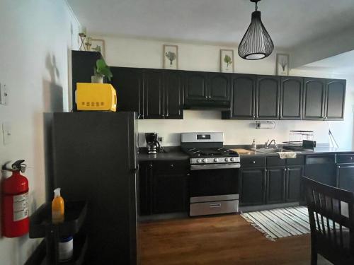 Ironbound 4 bdrm Industrial Suite! FREE parking in Harrison (NJ)