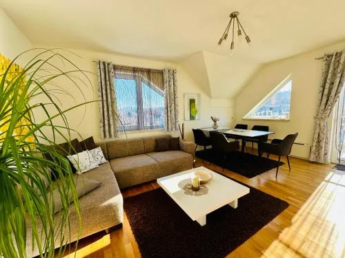 Superior-Apartment mit Pool und Seezugang in Velden am Wörthersee, Österreich