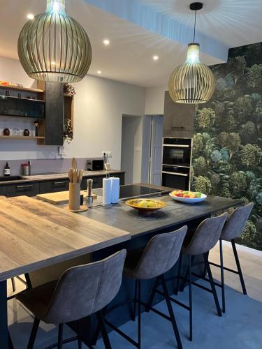 Kitchen, Magnifique maison de maitre saumuroise in Le Bois Brard