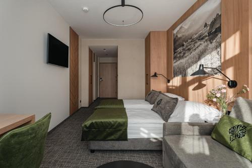 Double or Twin Room with Balcony image 6