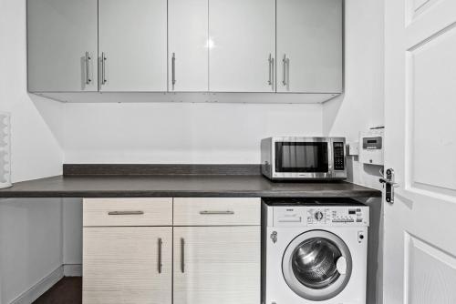 Spacious 4-Bed Home for Monthly Stays, Super King Beds, WiFi, Drive Parking, Near City Centre, Birmingham (foto 9)