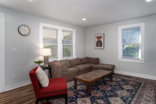 North Lane Cottage Downtown in Brevard, USA