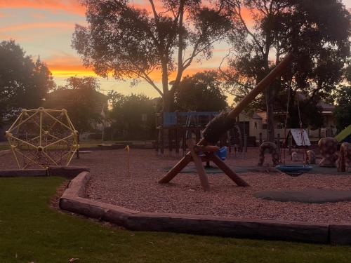 المنطقة المحيطة, Room in Newport Modern townhouse - Walk to stunning ocean view in Newport