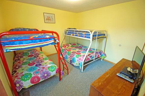 Four-Bedroom Apartment image 5