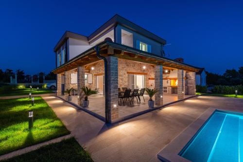 Exterior view, Exceptional Villa Idalia near ZADAR, NIN & QUEENS BEACH, Heated Pool, Privacy in Ninski Stanovi