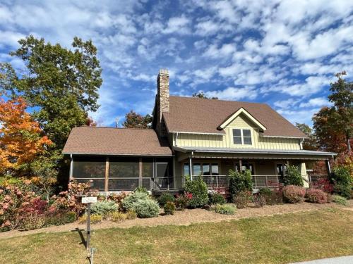 Chinquapin Cottage in Brevard