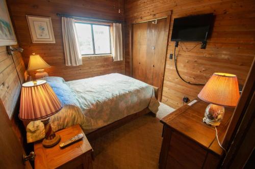 Six-Bedroom Apartment image 9